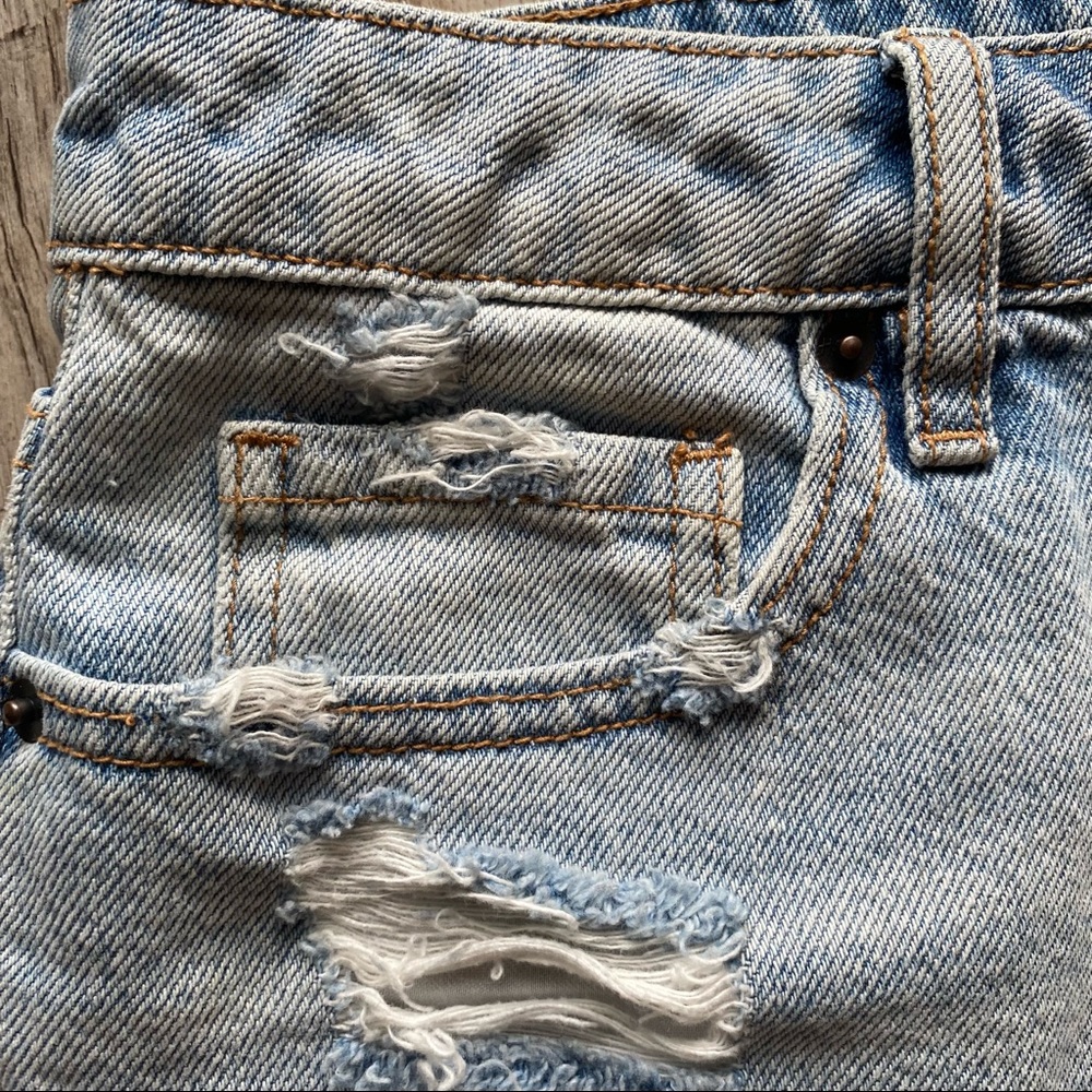 90s Light Wash Distressed Summer Boyfriend Shorts size Large - Picture 9 of 9